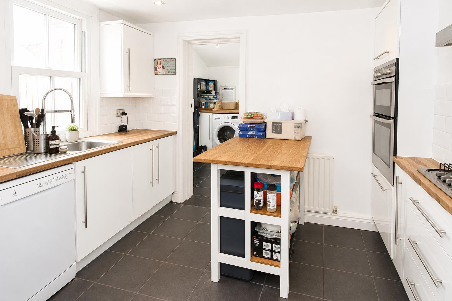 4 bed property in Westmead road, Sutton